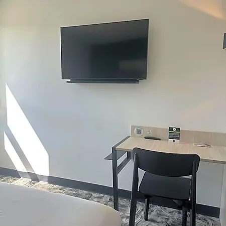 Nord Aeroport فندق بيربينيو